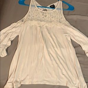 Day trip T-shirt with lace around neck area